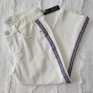 Seven7 White Denim Side Woven Tribal Tape Capri Straight Jeans 6 NWT Stretch